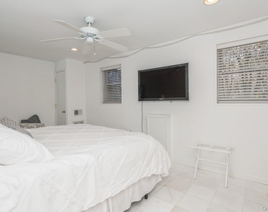 33 Hoppin Avenue - Photo Thumbnail 8