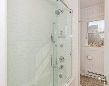 33 Hoppin Avenue - Photo Thumbnail 14