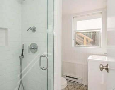 33 Hoppin Avenue - Photo Thumbnail 7