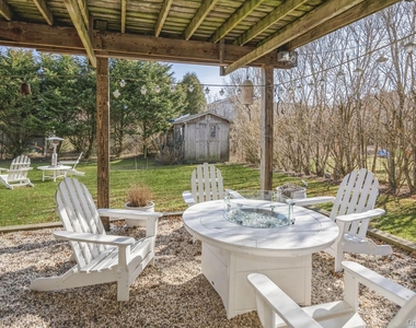 33 Hoppin Avenue - Photo Thumbnail 9