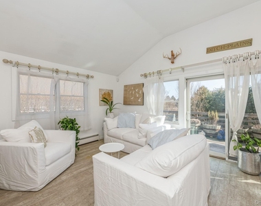 33 Hoppin Avenue - Photo Thumbnail 3