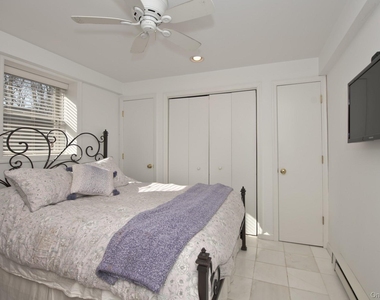 33 Hoppin Avenue - Photo Thumbnail 10