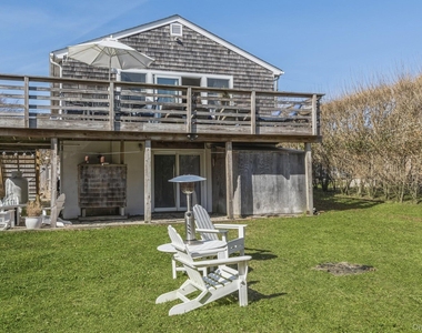 33 Hoppin Avenue - Photo Thumbnail 2