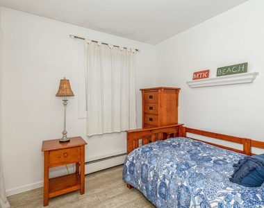 33 Hoppin Avenue - Photo Thumbnail 12