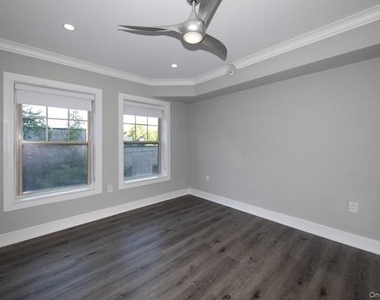 100 Glen Street - Photo Thumbnail 2