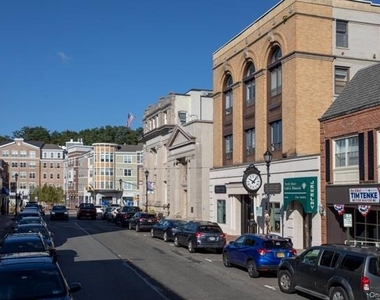 100 Glen Street - Photo Thumbnail 8