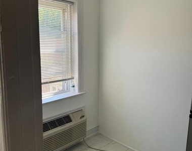 6024 Larchwood Avenue - Photo Thumbnail 4