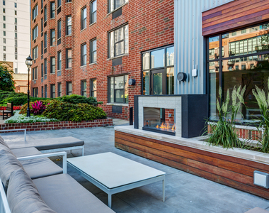 320 W Illinois Street - Photo Thumbnail 27