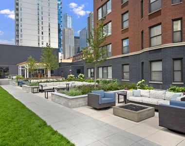 320 W Illinois Street - Photo Thumbnail 20