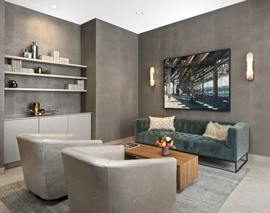 320 W Illinois Street - Photo Thumbnail 12