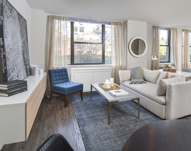 320 W Illinois Street - Photo Thumbnail 7