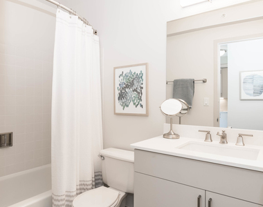 320 W Illinois Street - Photo Thumbnail 9