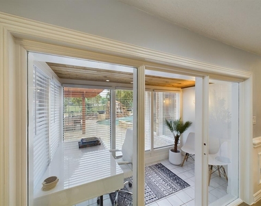 7702 Antoine Drive - Photo Thumbnail 11