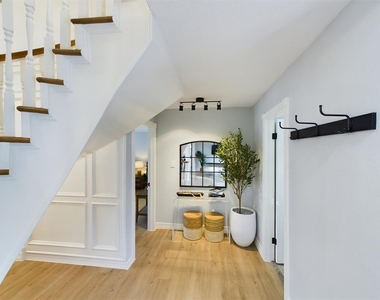 7702 Antoine Drive - Photo Thumbnail 16