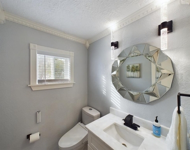 7702 Antoine Drive - Photo Thumbnail 17