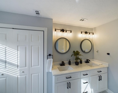 7702 Antoine Drive - Photo Thumbnail 21