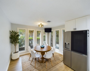 7702 Antoine Drive - Photo Thumbnail 15