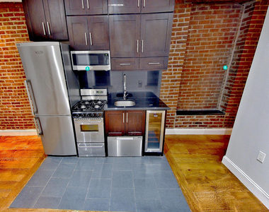 West 103rd Street, New York, NY 10025 (Central Park West & Manhattan Ave) - Photo Thumbnail 2