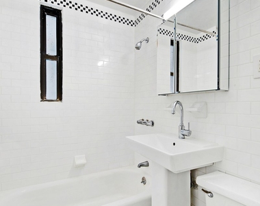 West 49th Street - Photo Thumbnail 4