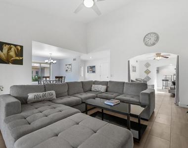 5 Majorca Drive - Photo Thumbnail 3