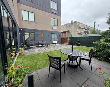 482 Seneca Avenue - Photo Thumbnail 15