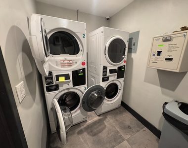 482 Seneca Avenue - Photo Thumbnail 11