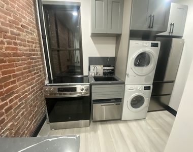 434 West 52nd Street - Photo Thumbnail 4