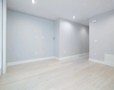434 West 52nd Street - Photo Thumbnail 2