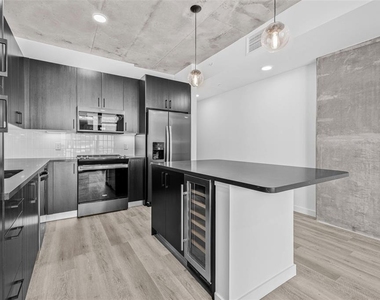 221 Main Street N - Photo Thumbnail 8