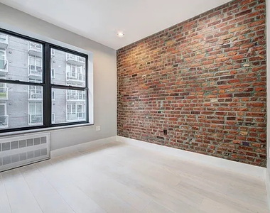 Stanton Street - Photo Thumbnail 3
