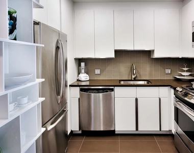 Upper West Side, West 67th Street - Photo Thumbnail 2