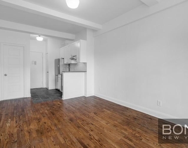 West 71st Street - Photo Thumbnail 1