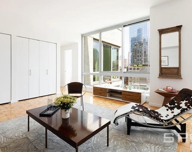 West 37th Street - Photo Thumbnail 0