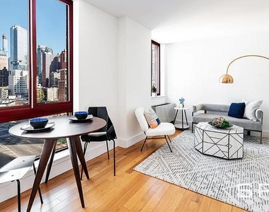 West 35th Street - Photo Thumbnail 2