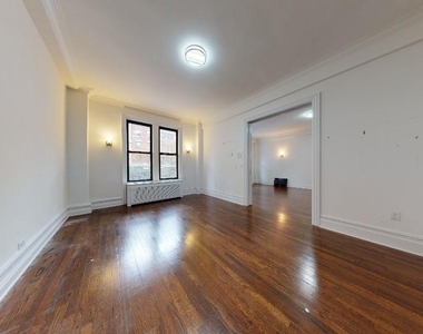 West 72nd Street - Photo Thumbnail 5