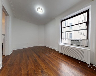 West 72nd Street - Photo Thumbnail 7