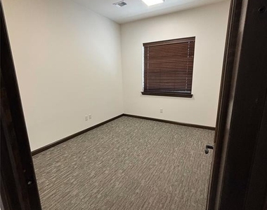17933 N Pennsylvania Avenue - Photo Thumbnail 11