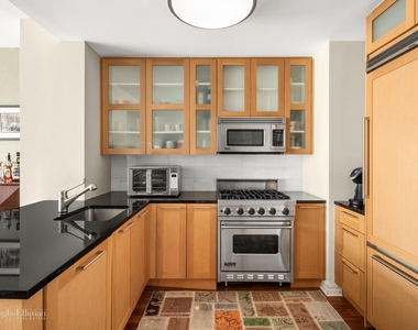 200 W End Ave - Photo Thumbnail 2