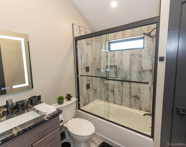 48 Swan Avenue - Photo Thumbnail 21