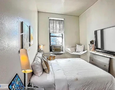 403 East 69th Street - Photo Thumbnail 3