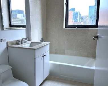 W 48th St - Photo Thumbnail 12
