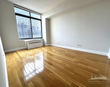 W 48th St - Photo Thumbnail 11