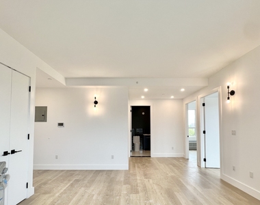 1042 President Street - Photo Thumbnail 13