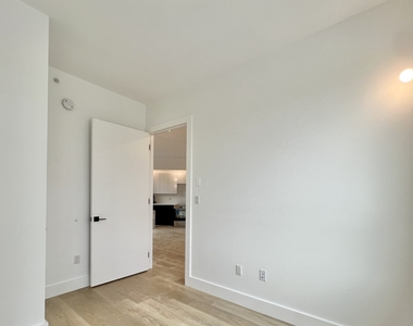1042 President Street - Photo Thumbnail 9