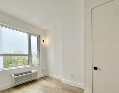 1042 President Street - Photo Thumbnail 12