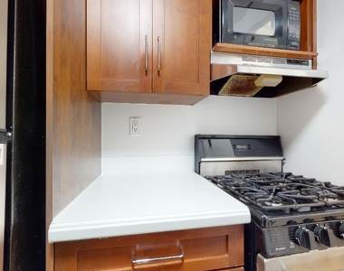East 63rd Street - Photo Thumbnail 1