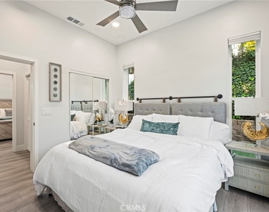 2217 Estribo Drive - Photo Thumbnail 7