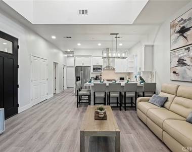 2217 Estribo Drive - Photo Thumbnail 19
