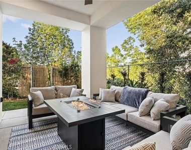 2217 Estribo Drive - Photo Thumbnail 17