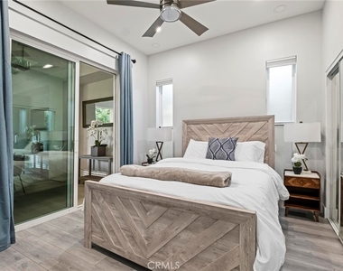 2217 Estribo Drive - Photo Thumbnail 12